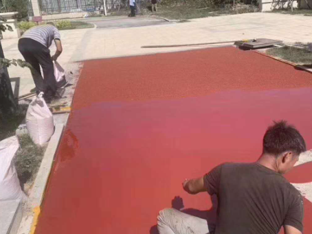 东丽 篮球场翻新的地面工